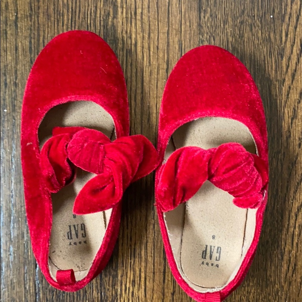 Red Velvet bow shoes